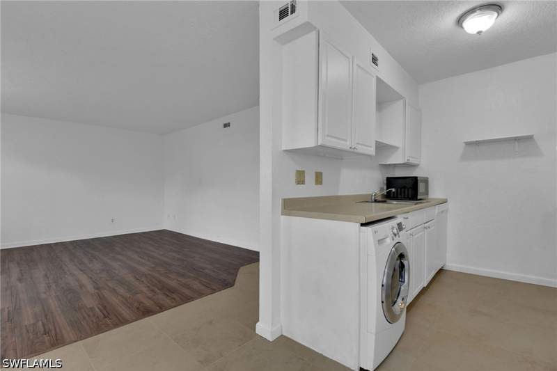 2 bedroom Condominium at 4617 Bayshore Dr H5, Abaco Bay, Naples — photo 5