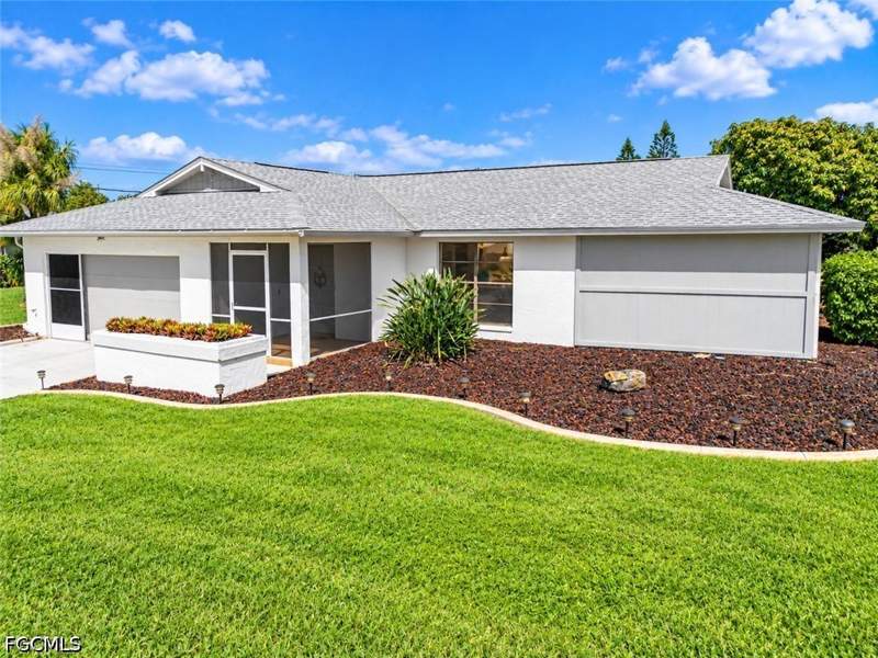 2 bedroom SingleFamilyResidence at 907 SE 33rd Ter, Cape Coral, Cape Coral — photo 5