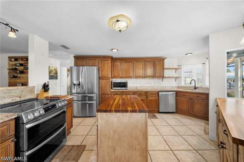 4320 S Gulf Cir, North Fort Myers FL - photo 17 of 45