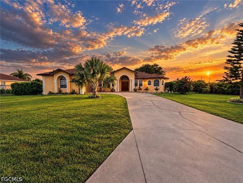 5 bedroom SingleFamilyResidence at 2911 21st St SW, Southwest Lehigh, Lehigh Acres — photo 1