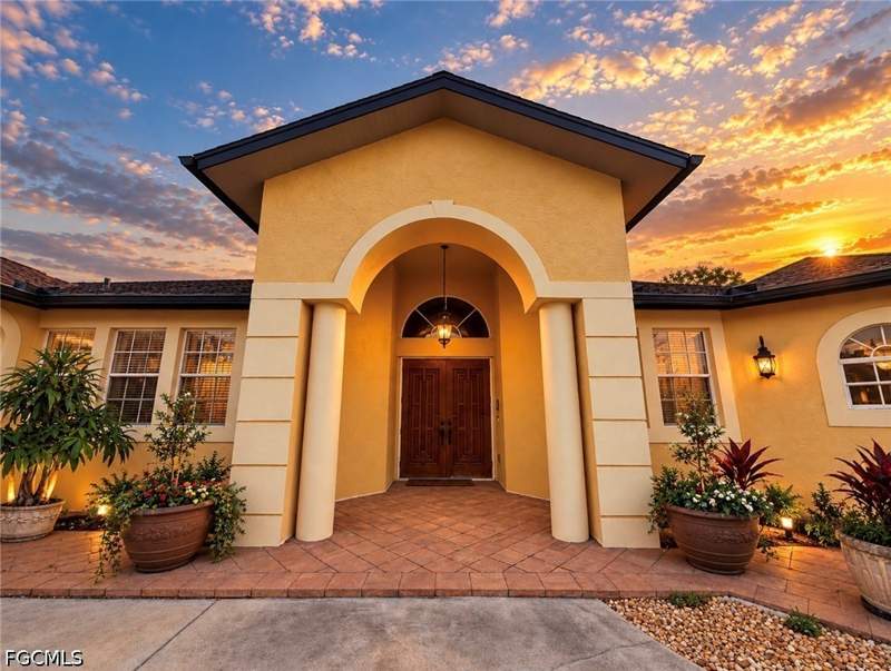 5 bedroom SingleFamilyResidence at 2911 21st St SW, Southwest Lehigh, Lehigh Acres — photo 3