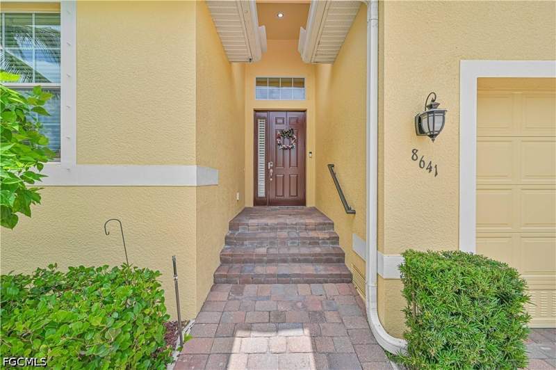 4 bedroom SingleFamilyResidence at 8641 Banyan Bay Blvd, Banyan Bay, Fort Myers — photo 2