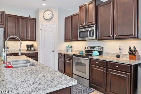 8641 Banyan Bay Blvd, Fort Myers FL - photo 6 of 31
