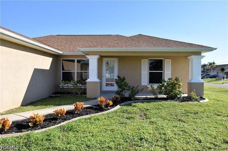 3 bedroom SingleFamilyResidence at 1632 SW 19th St, Cape Coral, Cape Coral — photo 2