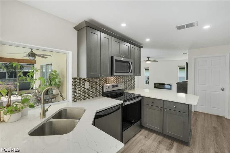 3 bedroom SingleFamilyResidence at 6025 Macbeth Ln, Island Park Woodlands, Fort Myers — photo 4