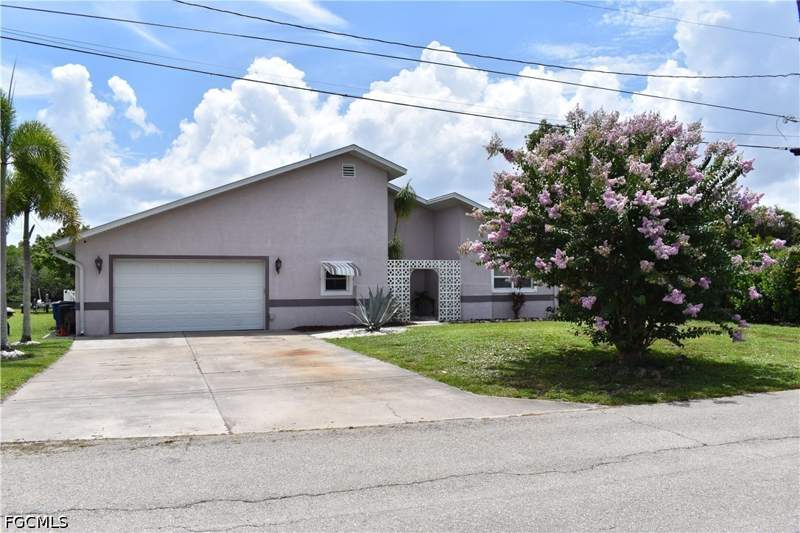 3 bedroom SingleFamilyResidence at 1304 Thompson St, Belle Aire Lagoon, North Fort Myers — photo 4