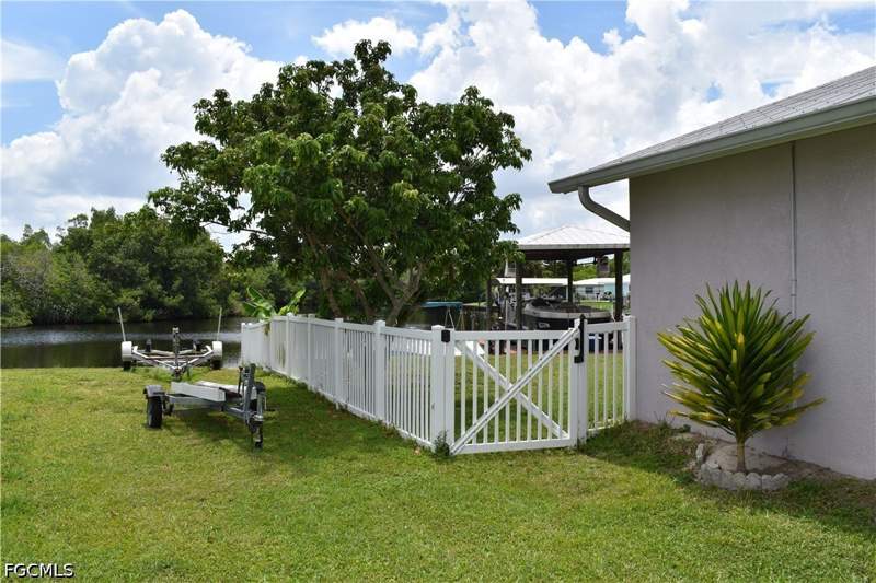 3 bedroom SingleFamilyResidence at 1304 Thompson St, Belle Aire Lagoon, North Fort Myers — photo 5