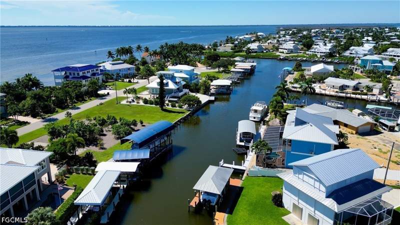 3 bedroom SingleFamilyResidence at 2277 Sapodilla Ln, St James City, St James City — photo 3