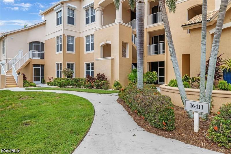 3 bedroom Condominium at 16411 Millstone Cir 102, Waterford, Fort Myers — photo 2