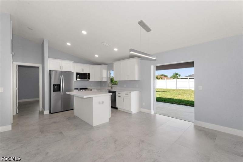 3 bedroom SingleFamilyResidence at 524 NE 19th Ct, Cape Coral, Cape Coral — photo 4