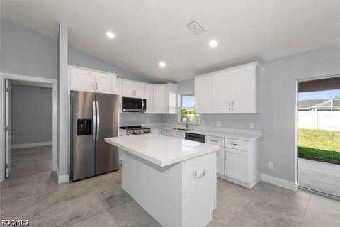 524 NE 19th Ct, Cape Coral FL - photo 6 of 17