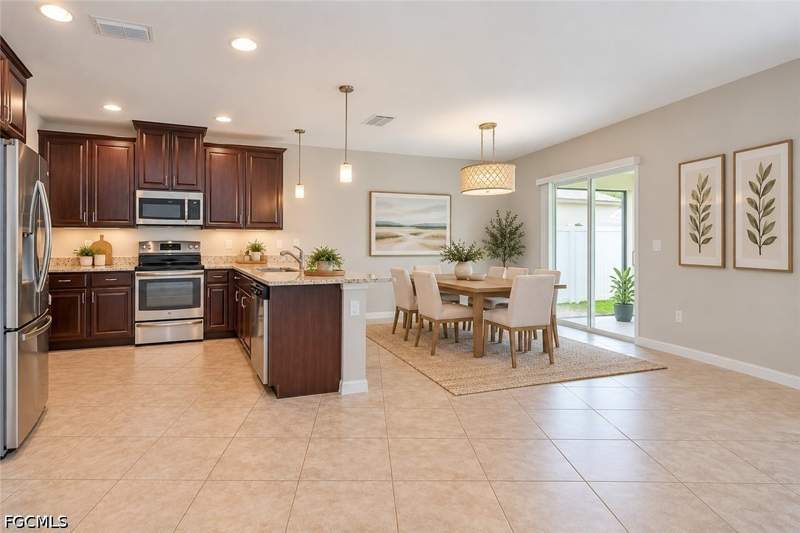 3 bedroom Townhouse at 3786 Tilbor Cir, Lindsford, Fort Myers — photo 3
