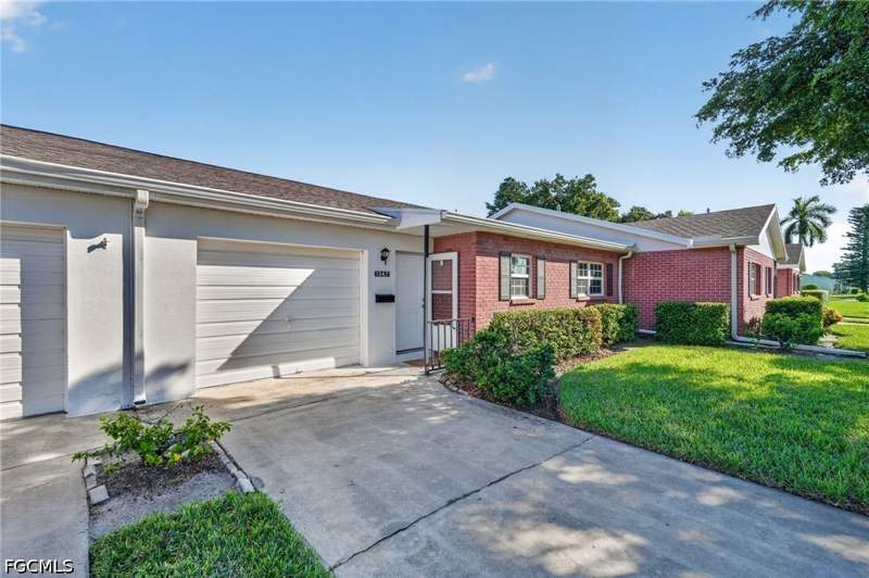 2 bedroom Attached at 1367 Bunker Way, Myerlee Circle Condo, Fort Myers — photo 2