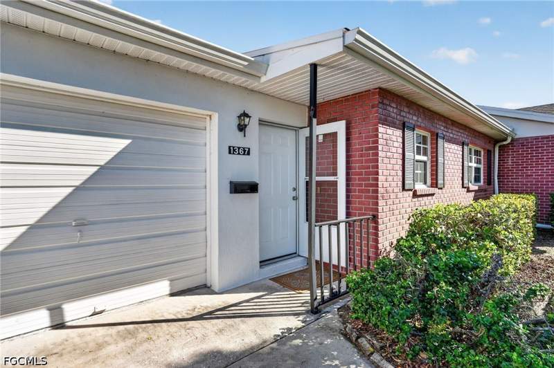 2 bedroom Attached at 1367 Bunker Way, Myerlee Circle Condo, Fort Myers — photo 4