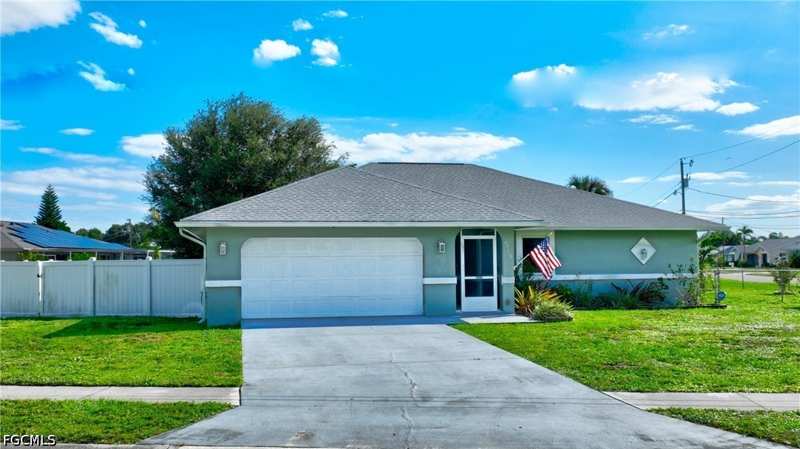3 bedroom SingleFamilyResidence at 4718 Forest Glen Dr, Waterway Estates, North Fort Myers — photo 1