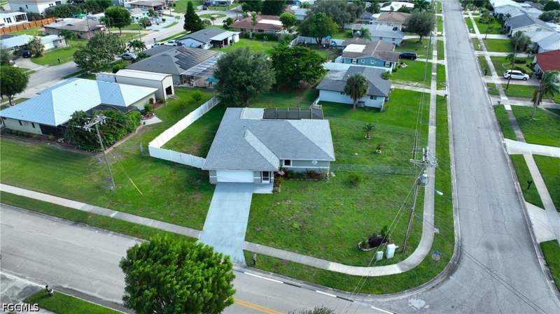 3 bedroom SingleFamilyResidence at 4718 Forest Glen Dr, Waterway Estates, North Fort Myers — photo 3