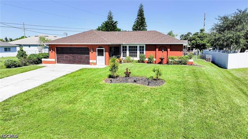 3 bedroom SingleFamilyResidence at 507 SE 8th Ter, Cape Coral, Cape Coral — photo 2