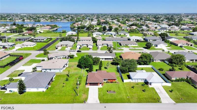 3 bedroom SingleFamilyResidence at 507 SE 8th Ter, Cape Coral, Cape Coral — photo 4