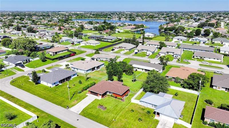 3 bedroom SingleFamilyResidence at 507 SE 8th Ter, Cape Coral, Cape Coral — photo 5