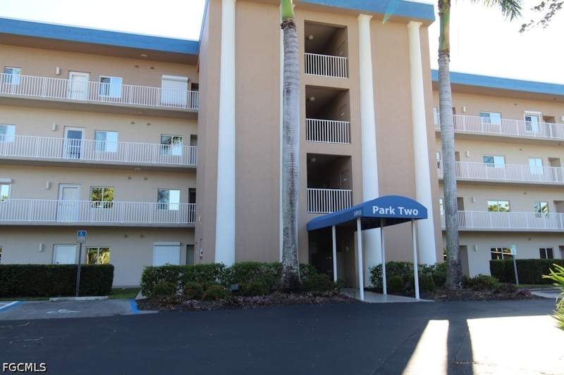 2 bedroom Condominium at 14931 Park Lake Dr 104, The Park At Lakewood, Fort Myers — photo 3