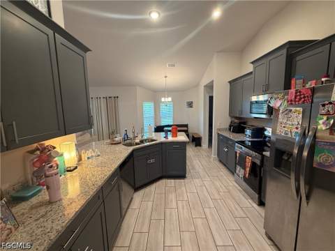 4226 NW 32nd Ter, Cape Coral FL - photo 11 of 29