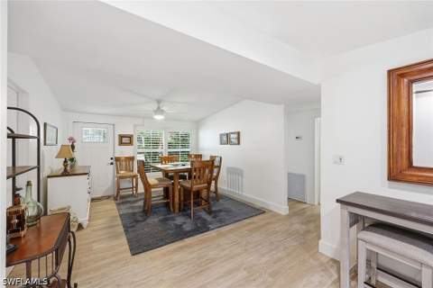 1390 Delmar Ln, Naples FL - photo 9 of 42