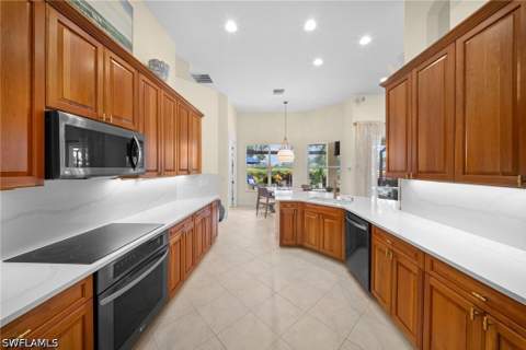 8722 Mustang Island Cir, Naples FL - photo 12 of 50