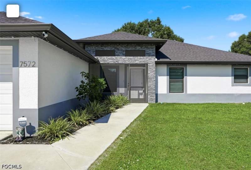 4 bedroom SingleFamilyResidence at 7572 9th Ter, Wheelers Subd, Labelle — photo 2
