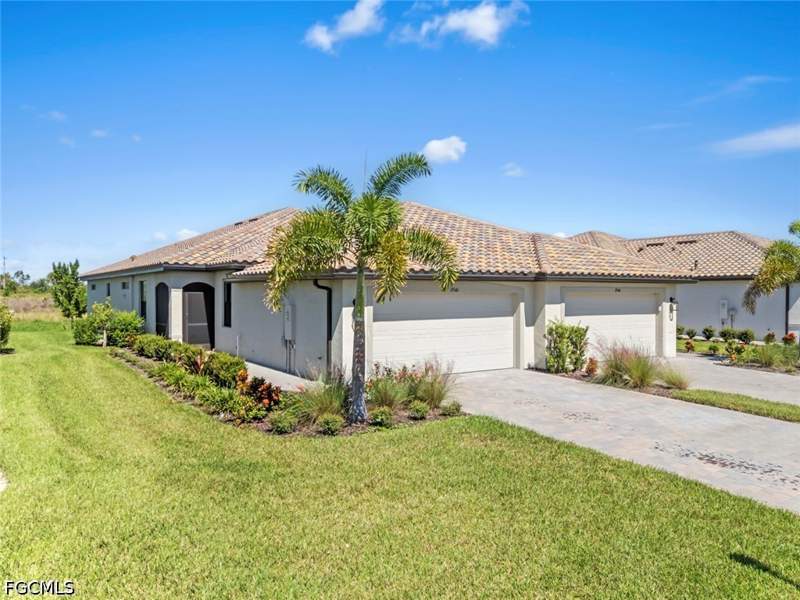 2 bedroom Attached at 19540 Hinkley Dr, Verdana Village, Estero — photo 2