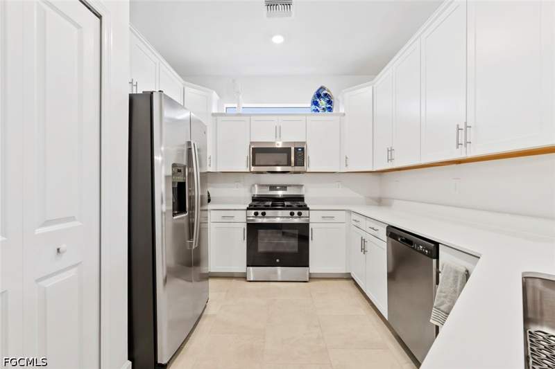 2 bedroom Attached at 19540 Hinkley Dr, Verdana Village, Estero — photo 5