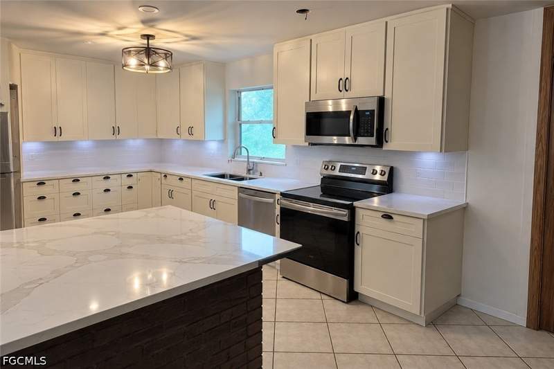 2 bedroom SingleFamilyResidence at 2260 Howard Rd, Muse, Labelle — photo 2