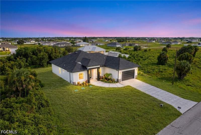 3 bedroom SingleFamilyResidence at 7020 Burma Cir, Port Labelle, Labelle — photo 3