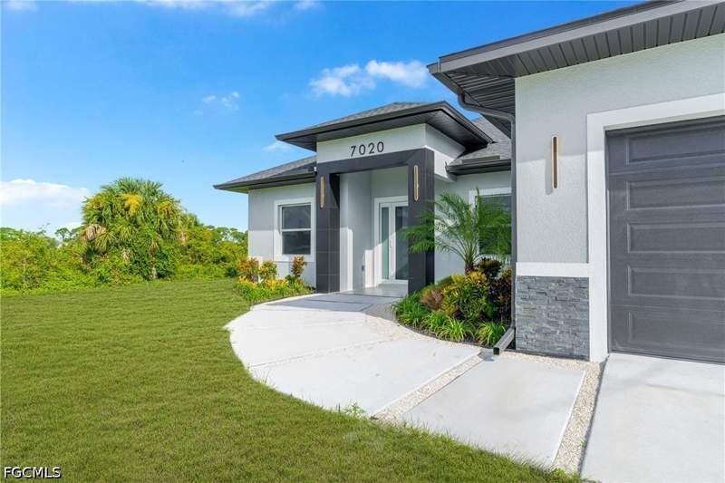3 bedroom SingleFamilyResidence at 7020 Burma Cir, Port Labelle, Labelle — photo 5