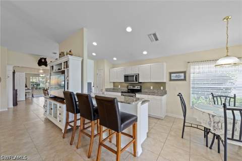 10083 Colonial Country Club Blvd, Fort Myers FL - photo 12 of 34