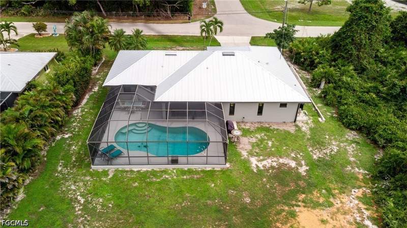 3 bedroom SingleFamilyResidence at 11553 Oakland Dr, Charlotte Shores, Bokeelia — photo 2