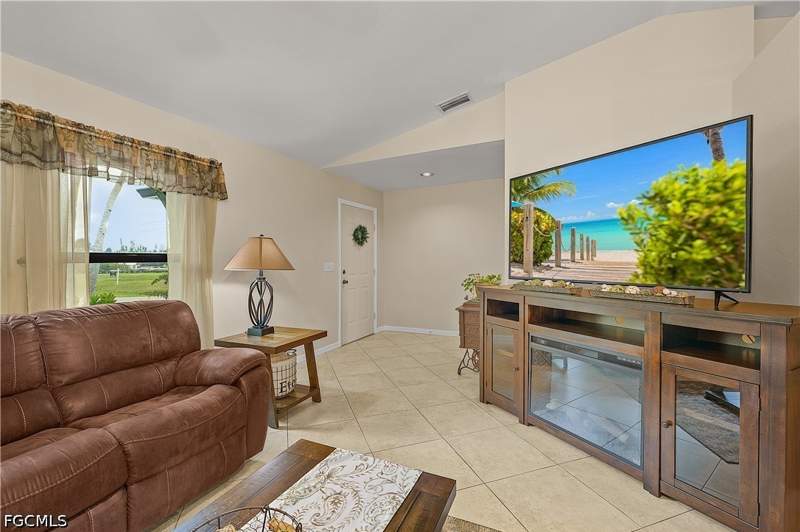 3 bedroom SingleFamilyResidence at 11553 Oakland Dr, Charlotte Shores, Bokeelia — photo 5