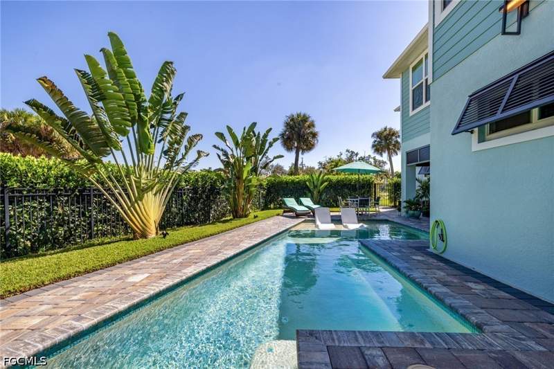 3 bedroom SingleFamilyResidence at 810 San Carlos Dr, San Carlos On The Gulf, Fort Myers Beach — photo 2
