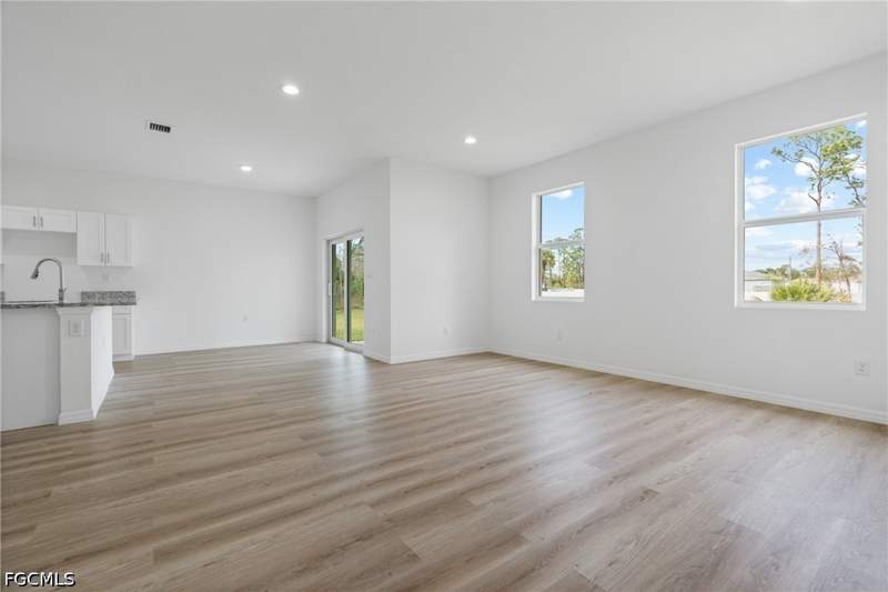 3 bedroom SingleFamilyResidence at 566 Woodview Dr, Lehigh Acres, Lehigh Acres — photo 2