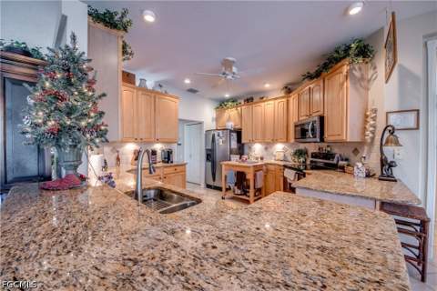 5605 Merlyn Ln, Cape Coral FL - photo 17 of 60