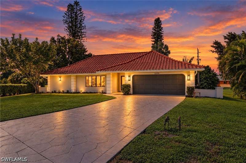 4 bedroom SingleFamilyResidence at 2353 Abbey Ct NE, Kings Lake, Naples — photo 3