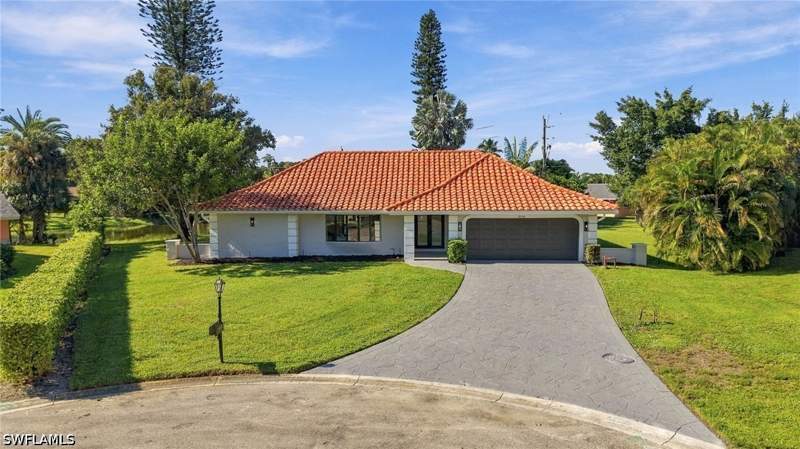4 bedroom SingleFamilyResidence at 2353 Abbey Ct NE, Kings Lake, Naples — photo 4