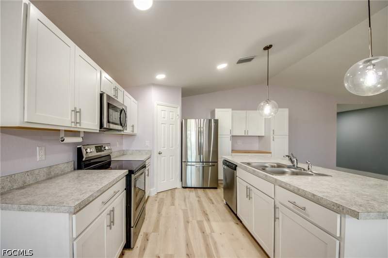 4 bedroom SingleFamilyResidence at 4302 NE 9th Ave, Cape Coral, Cape Coral — photo 4