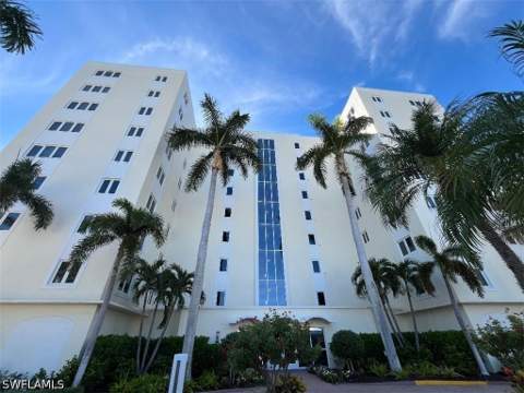 2885 Gulf Shore Blvd N 304, Naples FL - photo 7 of 7