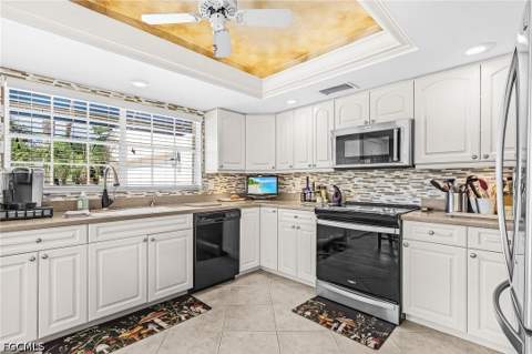 15679 Carriedale Ln, Fort Myers FL - photo 6 of 34