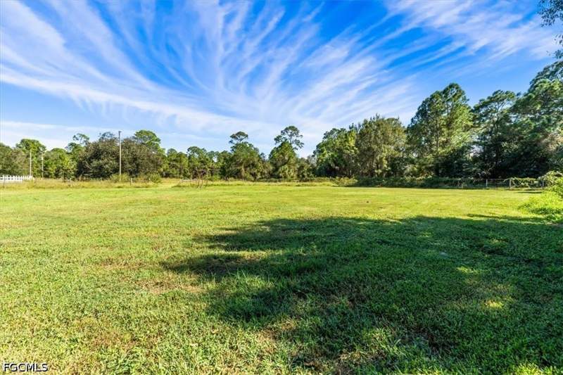 2 bedroom ManufacturedHome at 365 N Sendero St, Montura Ranch Estates, Clewiston — photo 2