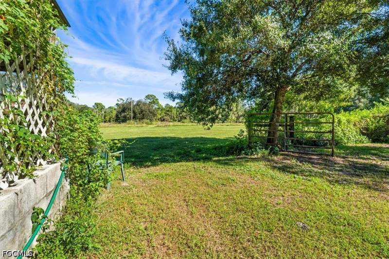 2 bedroom ManufacturedHome at 365 N Sendero St, Montura Ranch Estates, Clewiston — photo 4