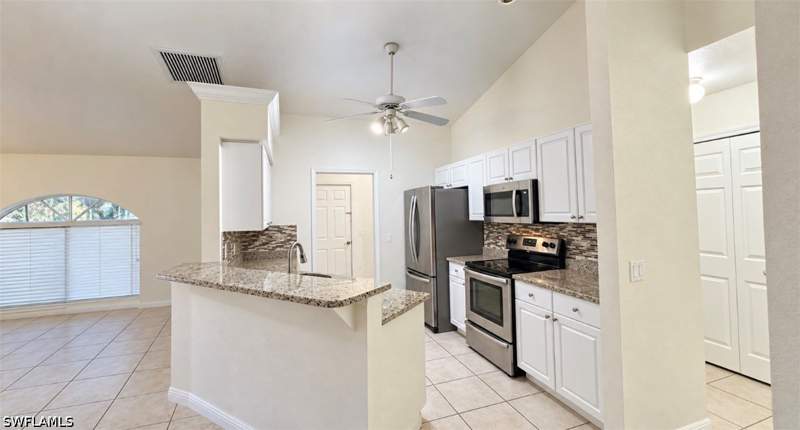 3 bedroom SingleFamilyResidence at 403 SE 22nd St, Cape Coral, Cape Coral — photo 3