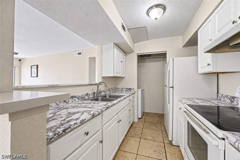 1 bedroom Condominium at 2885 Winkler Ave 615, Village Creek, Fort Myers — photo 2
