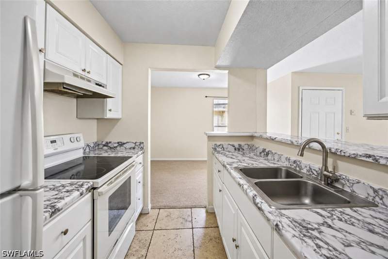 1 bedroom Condominium at 2885 Winkler Ave 615, Village Creek, Fort Myers — photo 3