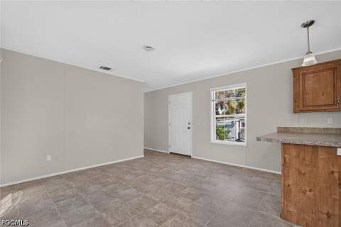 3762 Unique Cir, Fort Myers FL - photo 11 of 38